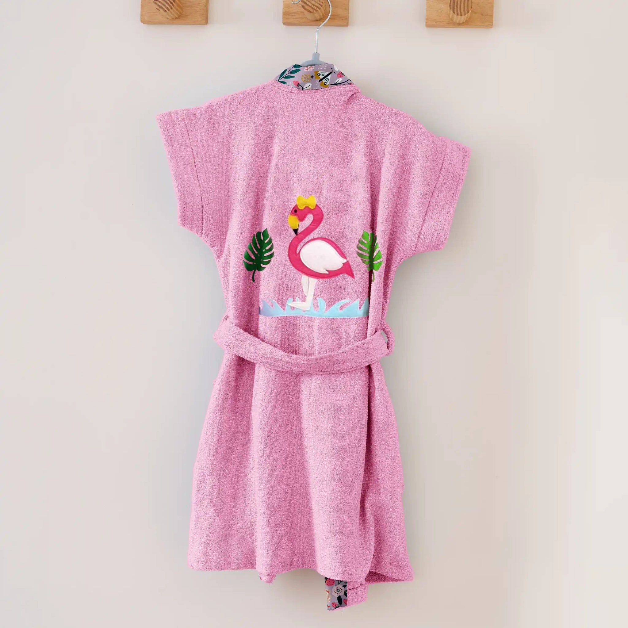 a-flamingo-bathrobe-251303.webp