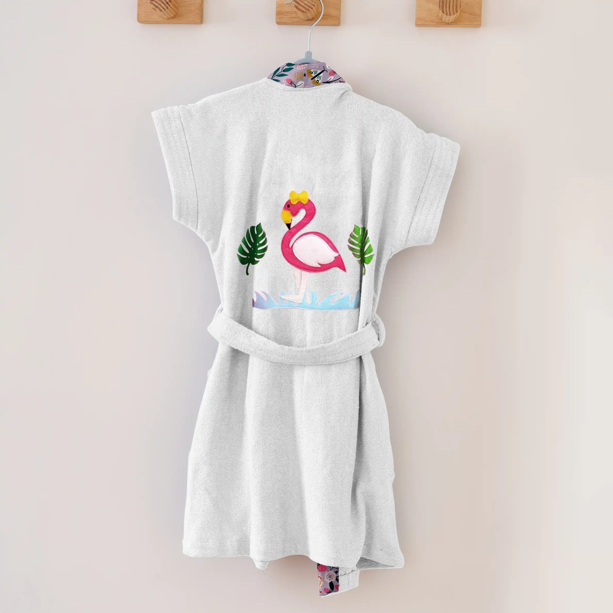 a-flamingo-bathrobe-631384.webp